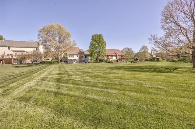 168 Canyon View Drive, Lansing, KS 66043