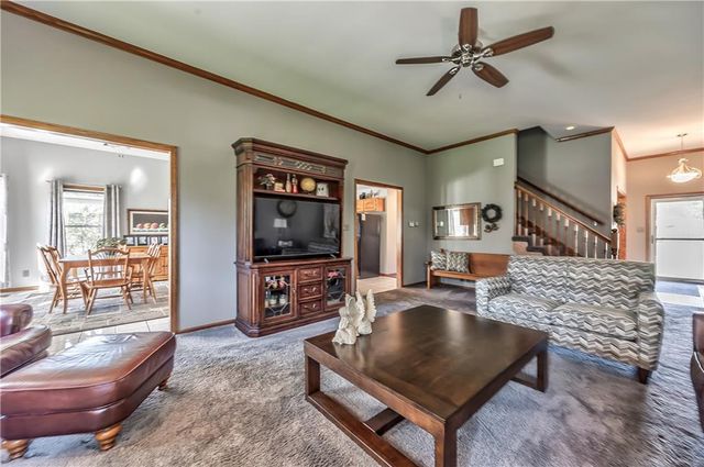 168 Canyon View Drive, Lansing, KS 66043