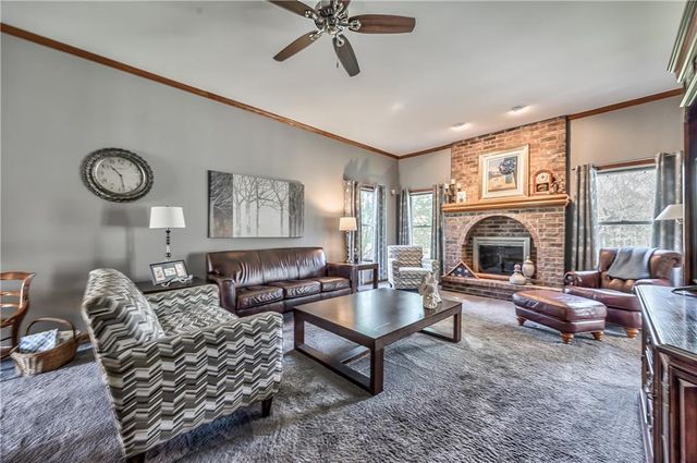 168 Canyon View Drive, Lansing, KS 66043