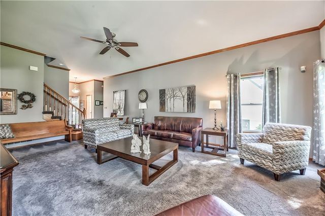 168 Canyon View Drive, Lansing, KS 66043