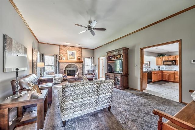 168 Canyon View Drive, Lansing, KS 66043