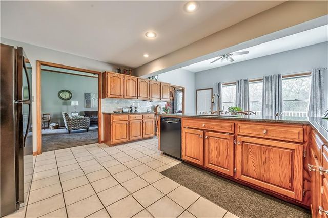 168 Canyon View Drive, Lansing, KS 66043