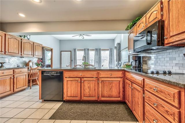 168 Canyon View Drive, Lansing, KS 66043
