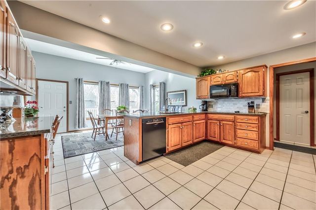 168 Canyon View Drive, Lansing, KS 66043