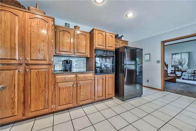 168 Canyon View Drive, Lansing, KS 66043