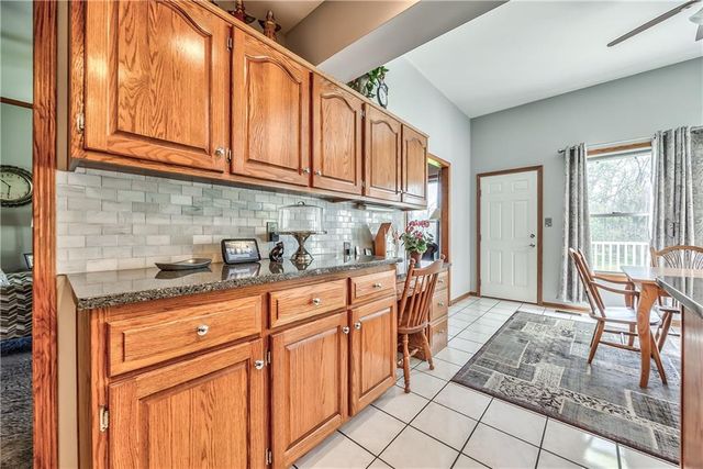 168 Canyon View Drive, Lansing, KS 66043