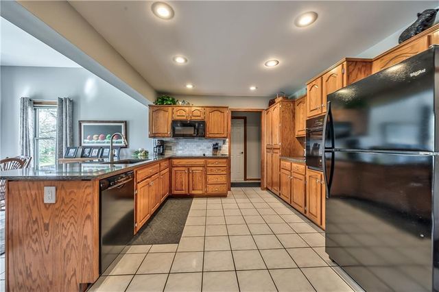 168 Canyon View Drive, Lansing, KS 66043