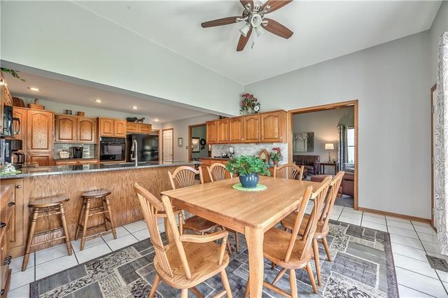 168 Canyon View Drive, Lansing, KS 66043