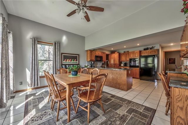 168 Canyon View Drive, Lansing, KS 66043