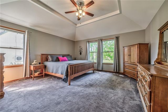168 Canyon View Drive, Lansing, KS 66043