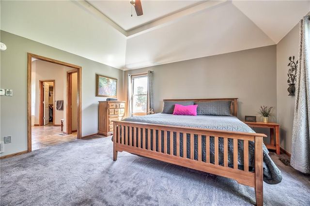 168 Canyon View Drive, Lansing, KS 66043