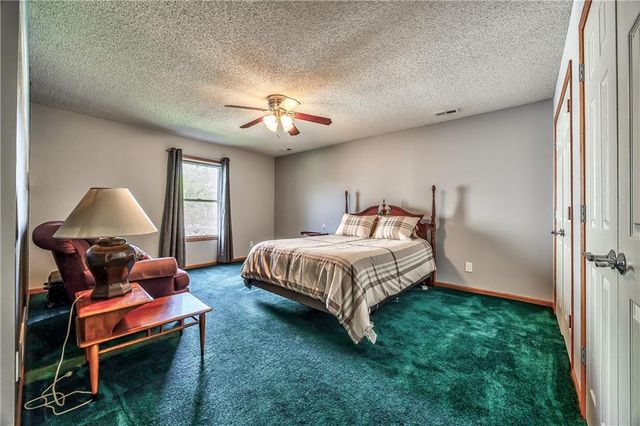 168 Canyon View Drive, Lansing, KS 66043