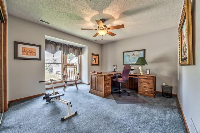 168 Canyon View Drive, Lansing, KS 66043