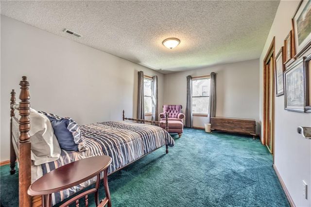 168 Canyon View Drive, Lansing, KS 66043