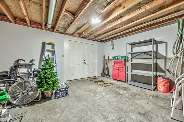 168 Canyon View Drive, Lansing, KS 66043