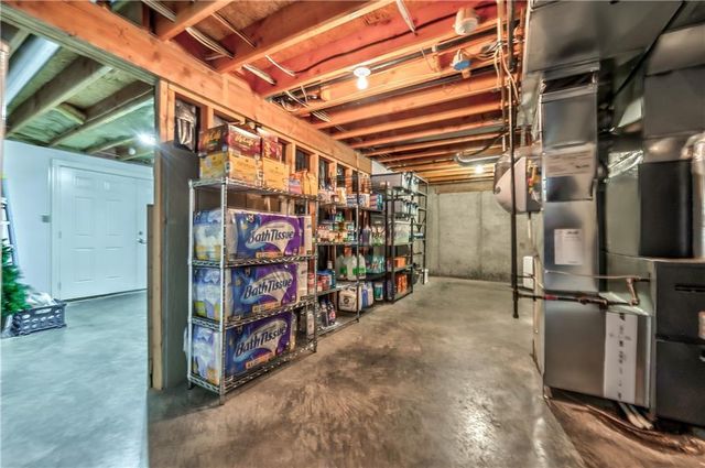 168 Canyon View Drive, Lansing, KS 66043