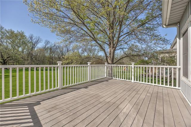 168 Canyon View Drive, Lansing, KS 66043