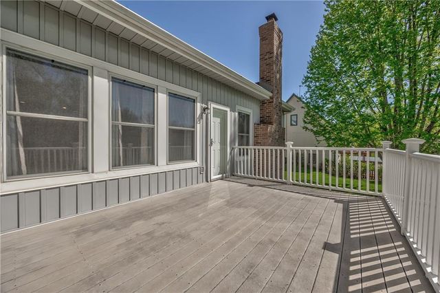 168 Canyon View Drive, Lansing, KS 66043