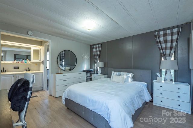 29 Moore Street, Asheville, NC 28804