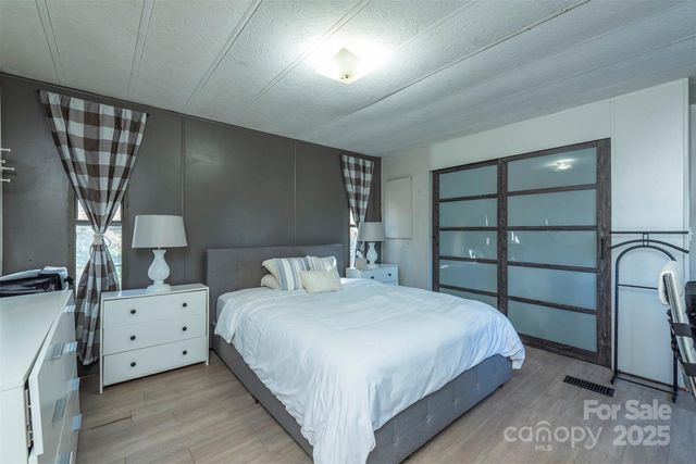 29 Moore Street, Asheville, NC 28804