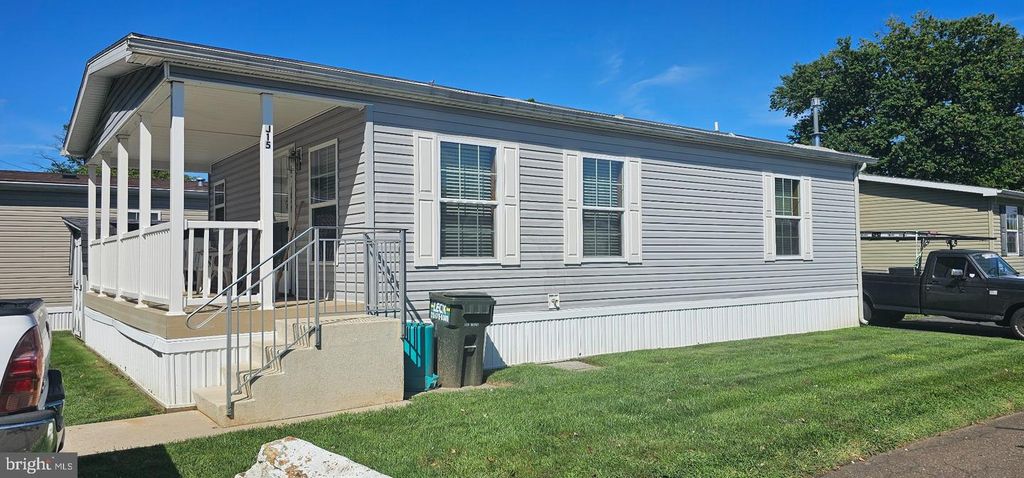 2304 BROWNSVILLE RD #J-15, FEASTERVILLE-TREVOSE, PA 19053 — photo 2