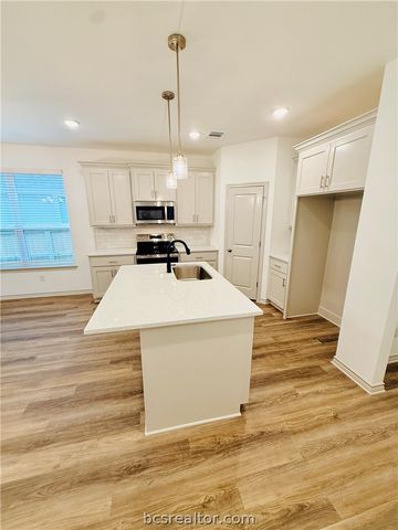 1200 Suncrest Street, Bryan, TX 77803