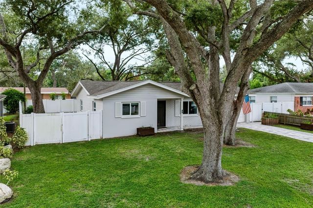 9976 56TH AVENUE N, St Petersburg, FL 33708