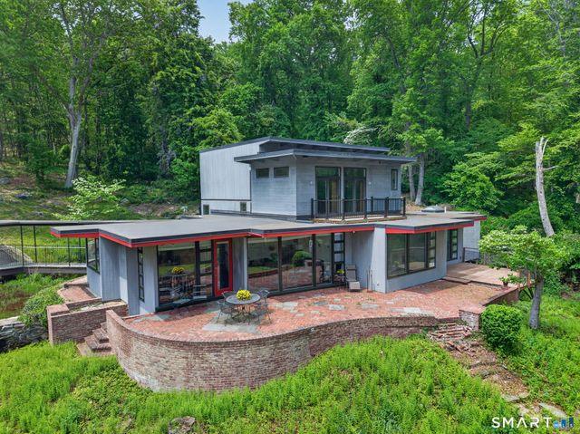 112 River Road, Essex, CT 06426