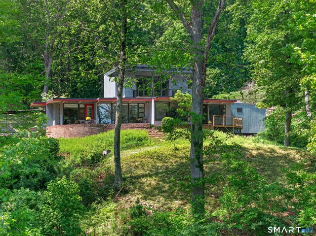 112 River Road, Essex, CT 06426
