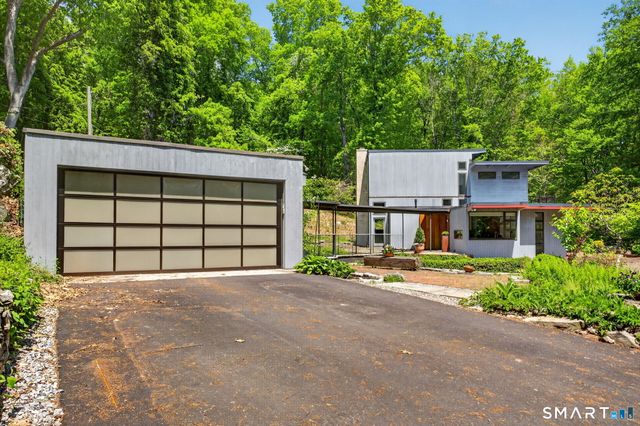 112 River Road, Essex, CT 06426
