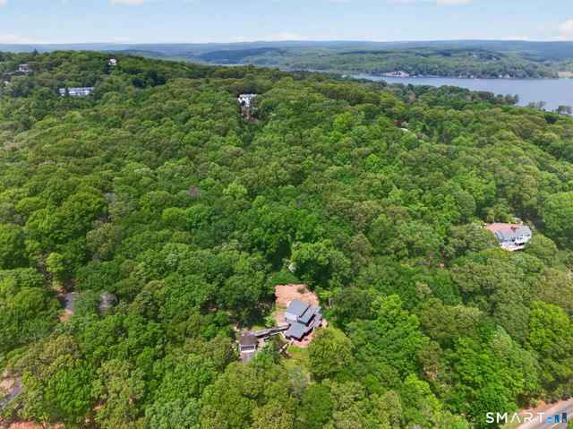 112 River Road, Essex, CT 06426