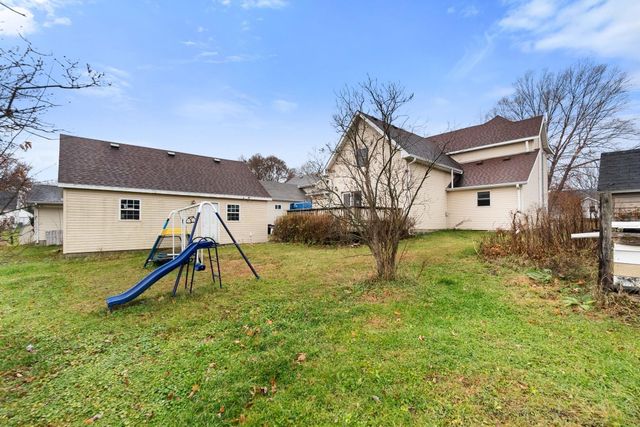 408 1st St., Parkersburg, IA 50665