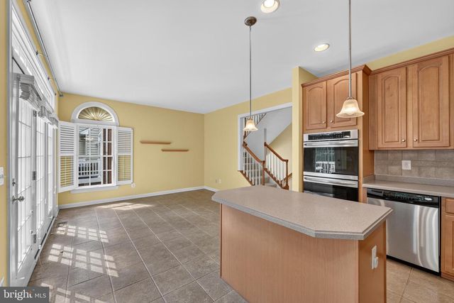 9199 POINT REPLETE DR, Fort Belvoir, VA 22060