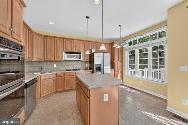 9199 POINT REPLETE DR, Fort Belvoir, VA 22060