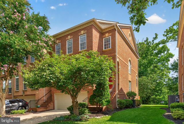 9199 POINT REPLETE DR, Fort Belvoir, VA 22060