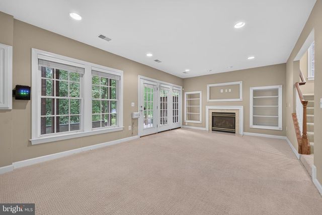 9199 POINT REPLETE DR, Fort Belvoir, VA 22060