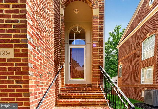 9199 POINT REPLETE DR, Fort Belvoir, VA 22060