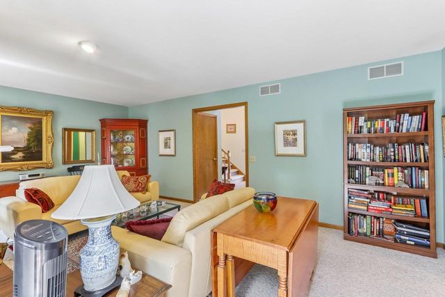 19 Oak Creek Trail, Madison, WI 53717
