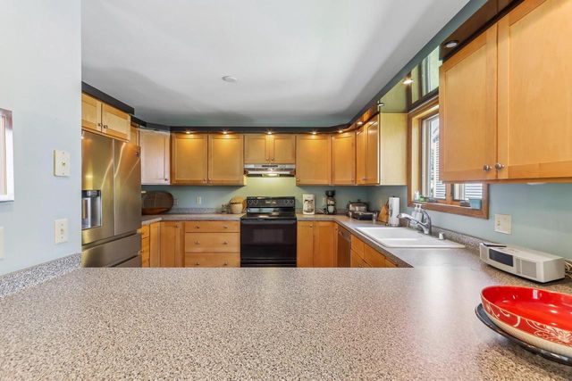 19 Oak Creek Trail, Madison, WI 53717