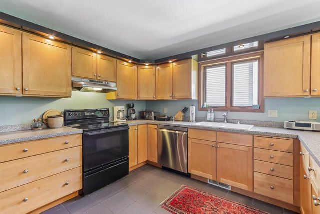19 Oak Creek Trail, Madison, WI 53717