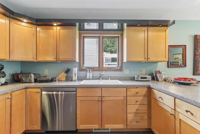 19 Oak Creek Trail, Madison, WI 53717