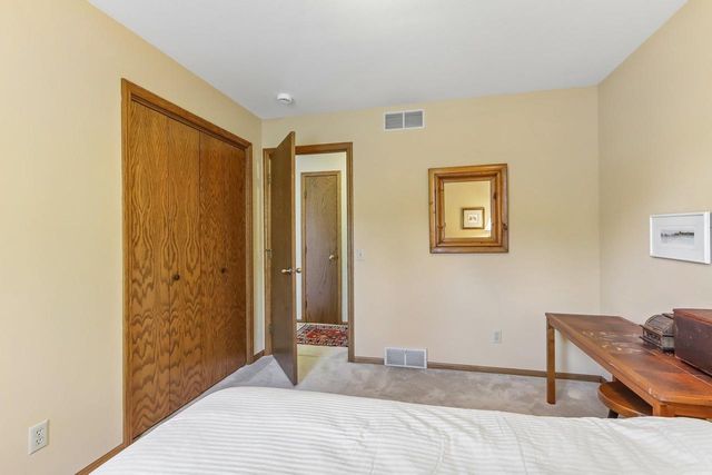 19 Oak Creek Trail, Madison, WI 53717