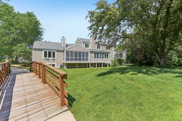 19 Oak Creek Trail, Madison, WI 53717