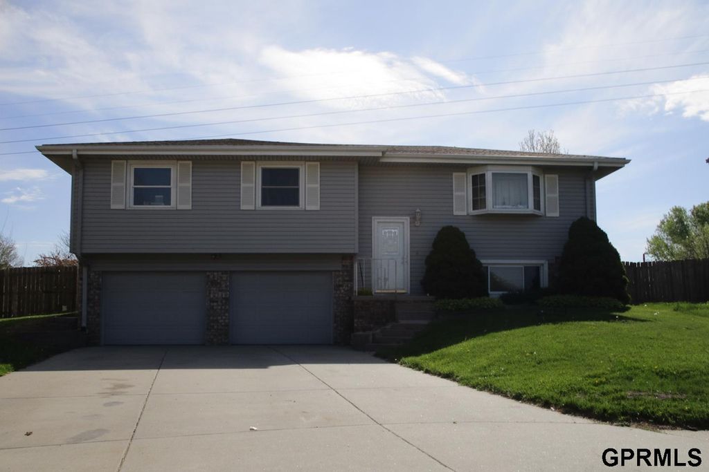 3302 E Dutchman Circle, Bellevue, NE 68123