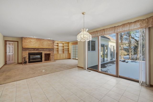 53 Ashford Rd, Longmeadow, MA 01106