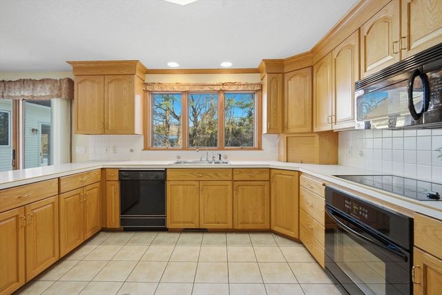 53 Ashford Rd, Longmeadow, MA 01106