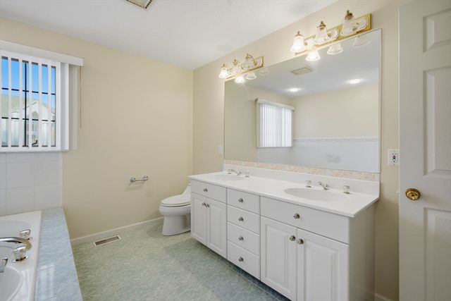 53 Ashford Rd, Longmeadow, MA 01106