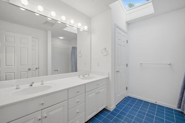 53 Ashford Rd, Longmeadow, MA 01106