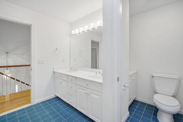 53 Ashford Rd, Longmeadow, MA 01106