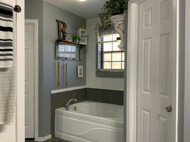 210 E Whatley Rd, White Oak, TX 75693